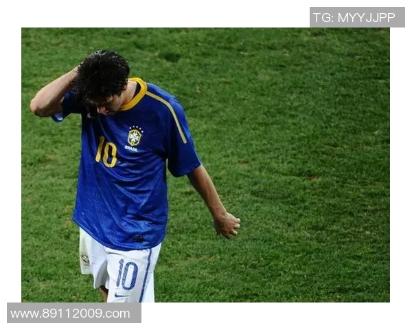 足球明星卡卡的经典动作解析与技巧分享让你领略足球之美